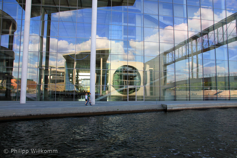Kanzleramt im Spiegel
