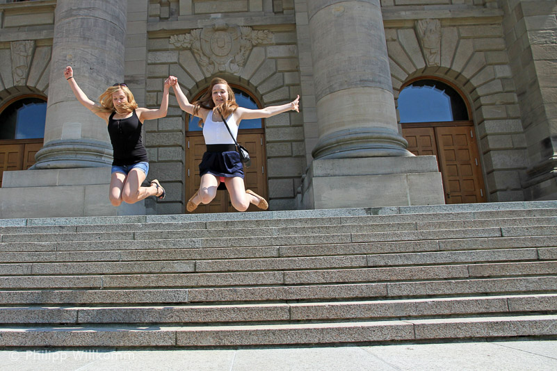 Zwei Girlies auf dem Sprung