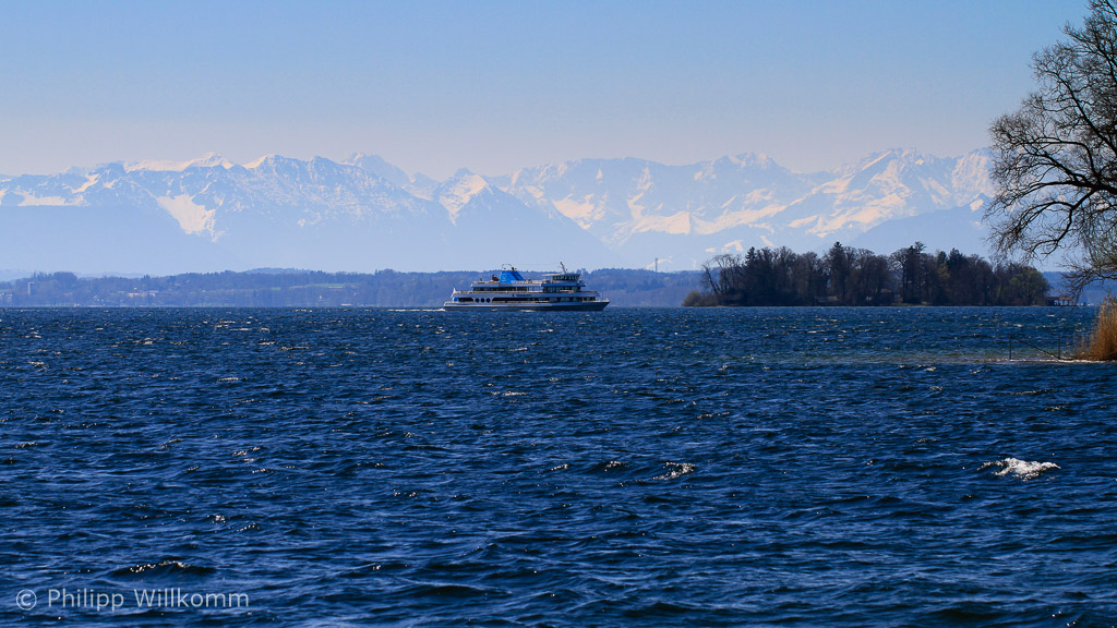 Schiff vor Karwendel