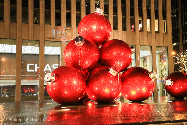 Christbaumkugeln in Groß