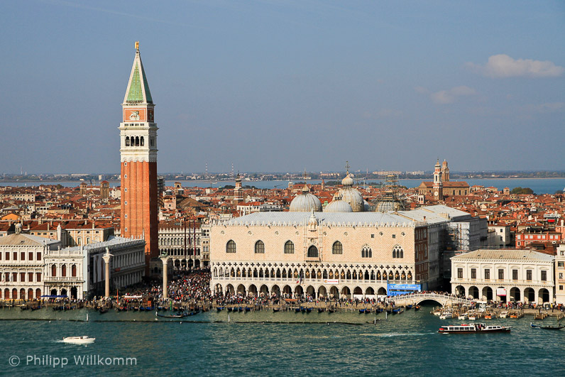Der Markusplatz im Herbstlicht