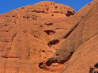 Vom Regen geformte 400m hohe rote Wand